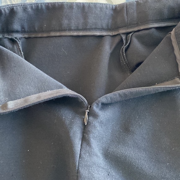 Theory high waisted pants with ankle zippers. Size 2.
C - Picture 9 of 16